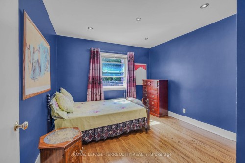 4 Harris Park Drive, Toronto, ON 
