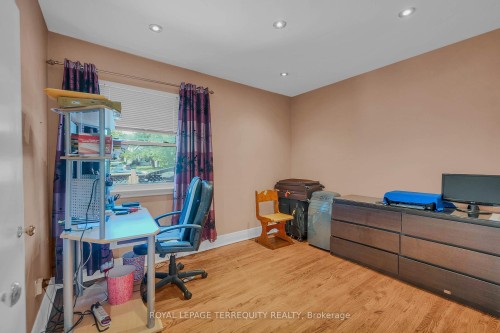 4 Harris Park Drive, Toronto, ON 