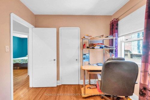 4 Harris Park Drive, Toronto, ON 
