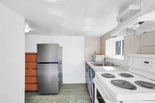 4 Harris Park Drive, Toronto, ON 