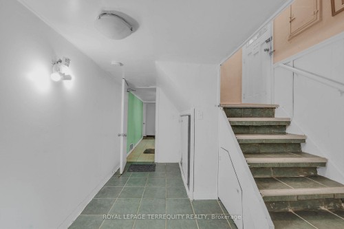 4 Harris Park Drive, Toronto, ON 