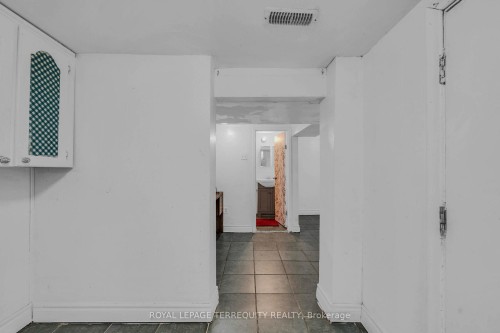 4 Harris Park Drive, Toronto, ON 