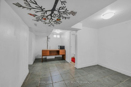 4 Harris Park Drive, Toronto, ON 