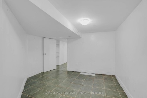 4 Harris Park Drive, Toronto, ON 