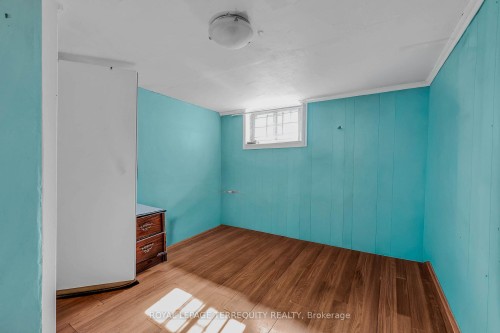 4 Harris Park Drive, Toronto, ON 