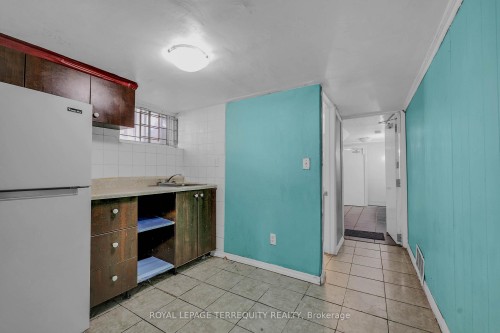 4 Harris Park Drive, Toronto, ON 