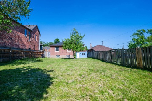 4 Harris Park Drive, Toronto, ON 