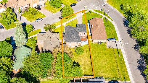 4 Harris Park Drive, Toronto, ON 