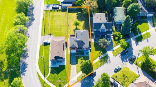 4 Harris Park Drive, Toronto, ON 