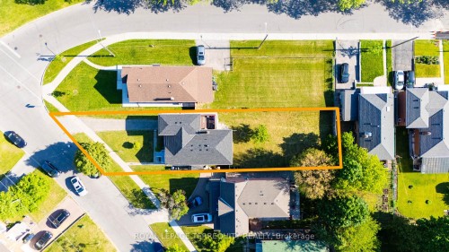 4 Harris Park Drive, Toronto, ON 