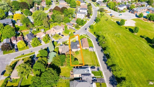 4 Harris Park Drive, Toronto, ON 