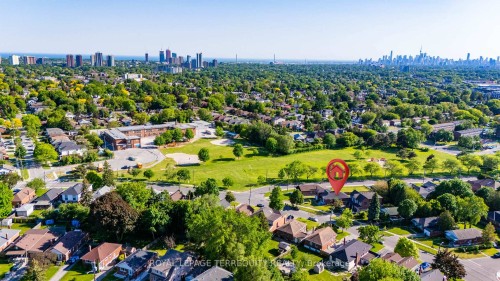 4 Harris Park Drive, Toronto, ON 