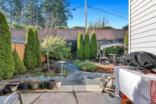 #1-2740 Stautw Rd, Central Saanich, BC 