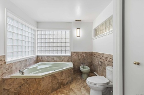 1785 Cedar Hill Cross Rd, Saanich, BC 