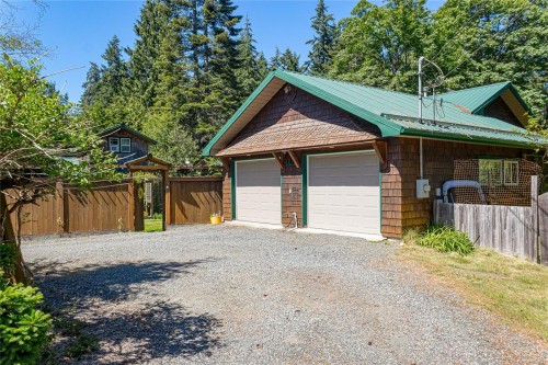 4611 Berbers Dr, Bowser, BC 