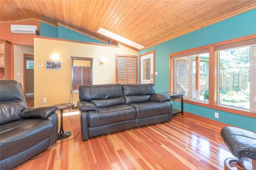 4611 Berbers Dr, Bowser, BC 