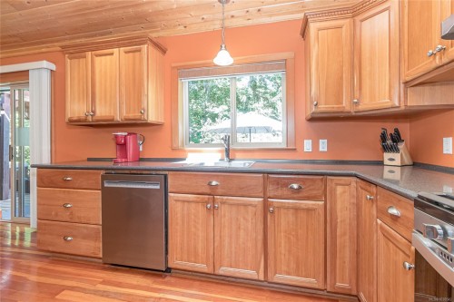 4611 Berbers Dr, Bowser, BC 