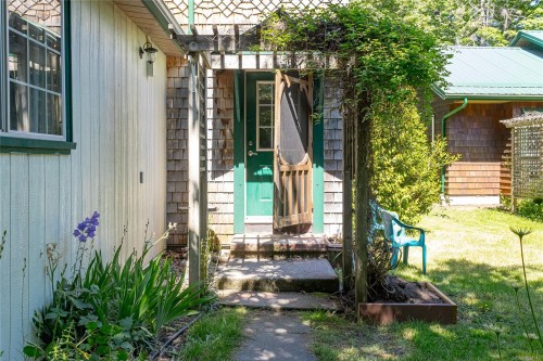 4611 Berbers Dr, Bowser, BC 