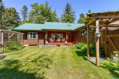 4611 Berbers Dr, Bowser, BC 