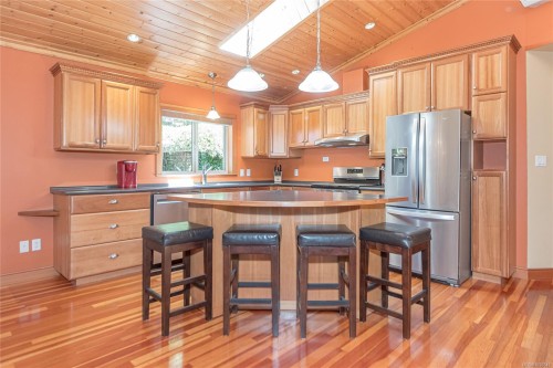 4611 Berbers Dr, Bowser, BC 