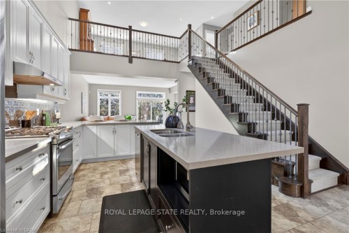 27 Black Walnut Crescent, Hamilton, ON 