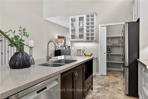 27 Black Walnut Crescent, Hamilton, ON 