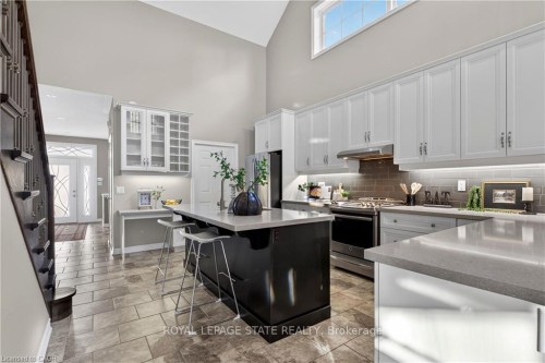 27 Black Walnut Crescent, Hamilton, ON 