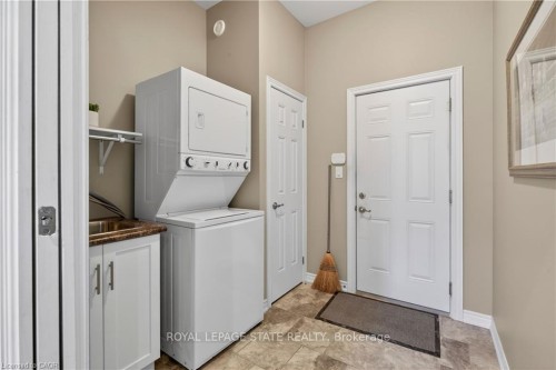 27 Black Walnut Crescent, Hamilton, ON 