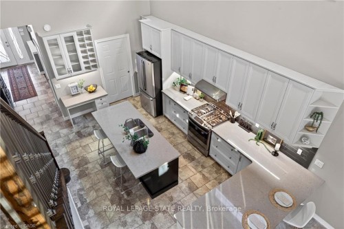 27 Black Walnut Crescent, Hamilton, ON 