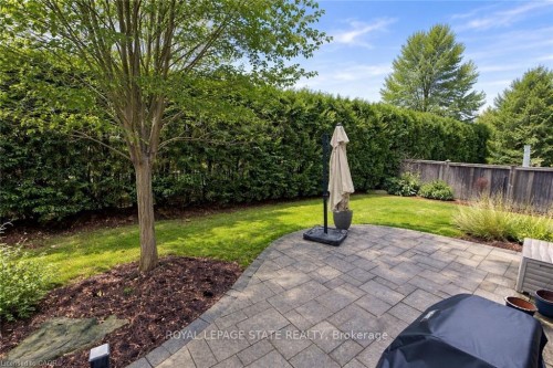 27 Black Walnut Crescent, Hamilton, ON 