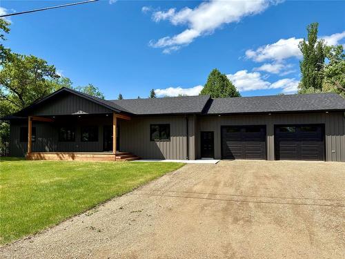 135 Daphne Avenue E, Souris, MB 