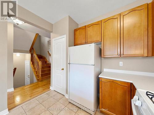 Upper - 23 Planter Crescent, Vaughan, ON - Indoor Photo Showing Kitchen