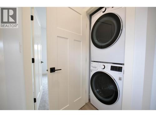 2744 Cedar Ridge Street, Lumby, BC - Indoor Photo Showing Laundry Room