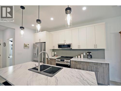 2744 Cedar Ridge Street, Lumby, BC - Indoor Photo Showing Kitchen With Double Sink With Upgraded Kitchen