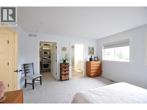 2744 Cedar Ridge Street, Lumby, BC - Indoor Photo Showing Bedroom