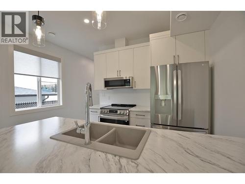 2744 Cedar Ridge Street, Lumby, BC - Indoor Photo Showing Kitchen With Double Sink With Upgraded Kitchen