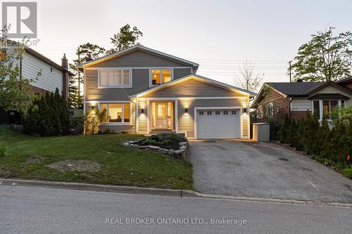 54 FARMINGDALE CRESCENT  Barrie, ON L4M 5E5