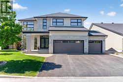 51 BRIDLE CREST COURT  Ottawa, ON K2M 0H5