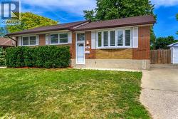 890 HOLLANDS AVENUE Sarnia, ON N7S 3C1