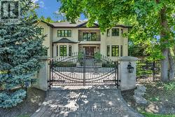 606 LAKESHORE ROAD W Oakville, ON L6K 1G5