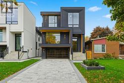 957 HALLIDAY AVENUE  Mississauga, ON L5E 1P4