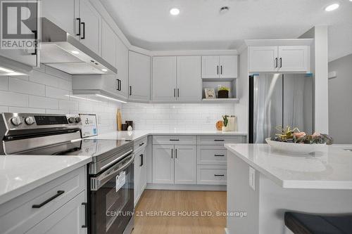 25 Kiln Lane E, St. Thomas, ON - Indoor Photo Showing Kitchen With Upgraded Kitchen