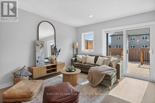 25 Kiln Lane E, St. Thomas, ON - Indoor Photo Showing Living Room