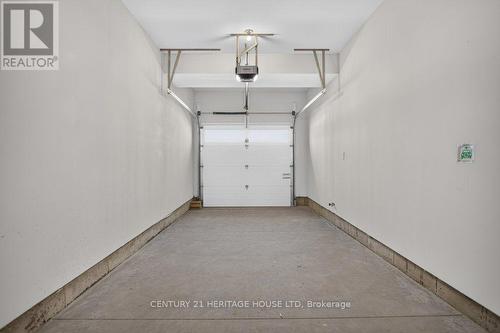 25 Kiln Lane E, St. Thomas, ON - Indoor Photo Showing Garage