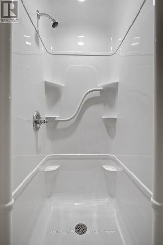 25 Kiln Lane E, St. Thomas, ON - Indoor Photo Showing Bathroom