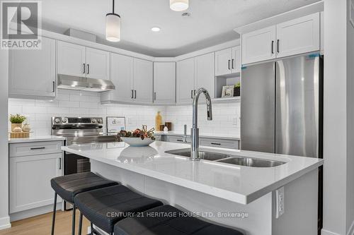 25 Kiln Lane E, St. Thomas, ON - Indoor Photo Showing Kitchen With Double Sink With Upgraded Kitchen