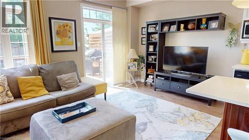 16 Ridgegate Crescent, Georgetown, ON - Indoor Photo Showing Living Room