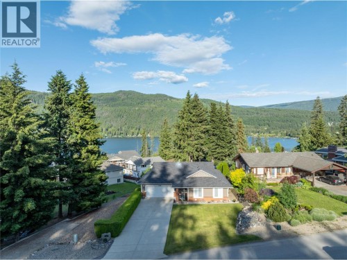 2934 Juniper Crescent, Sorrento, BC - Outdoor With Deck Patio Veranda