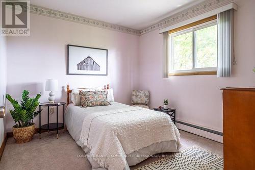 Main floor bedroom or use as a den/office. - 23 Keen Court, Hamilton, ON 