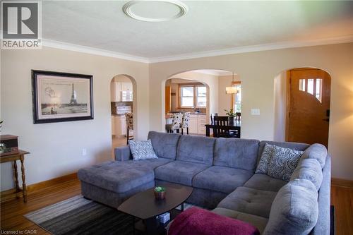 42 Hawthorne Avenue, Simcoe, ON - Indoor Photo Showing Living Room